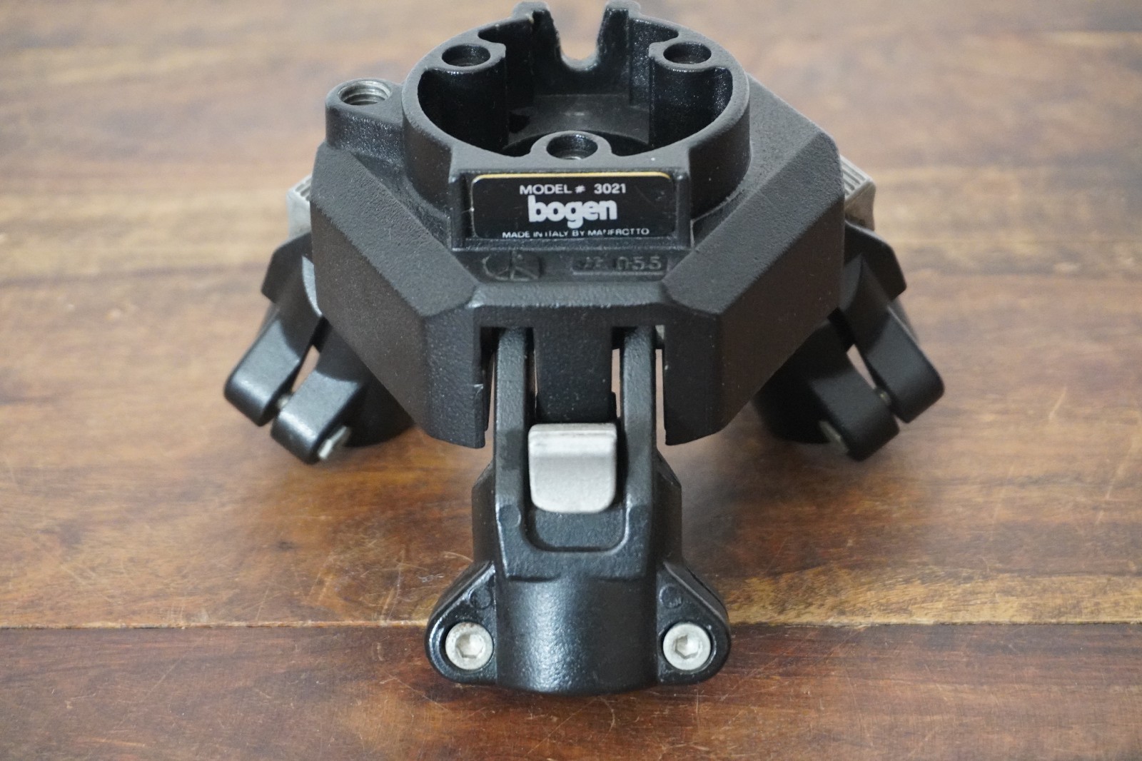 Manfrotto Bogen 3021 TripodMain Casting Assembly & Leg Braces - Free Shipping