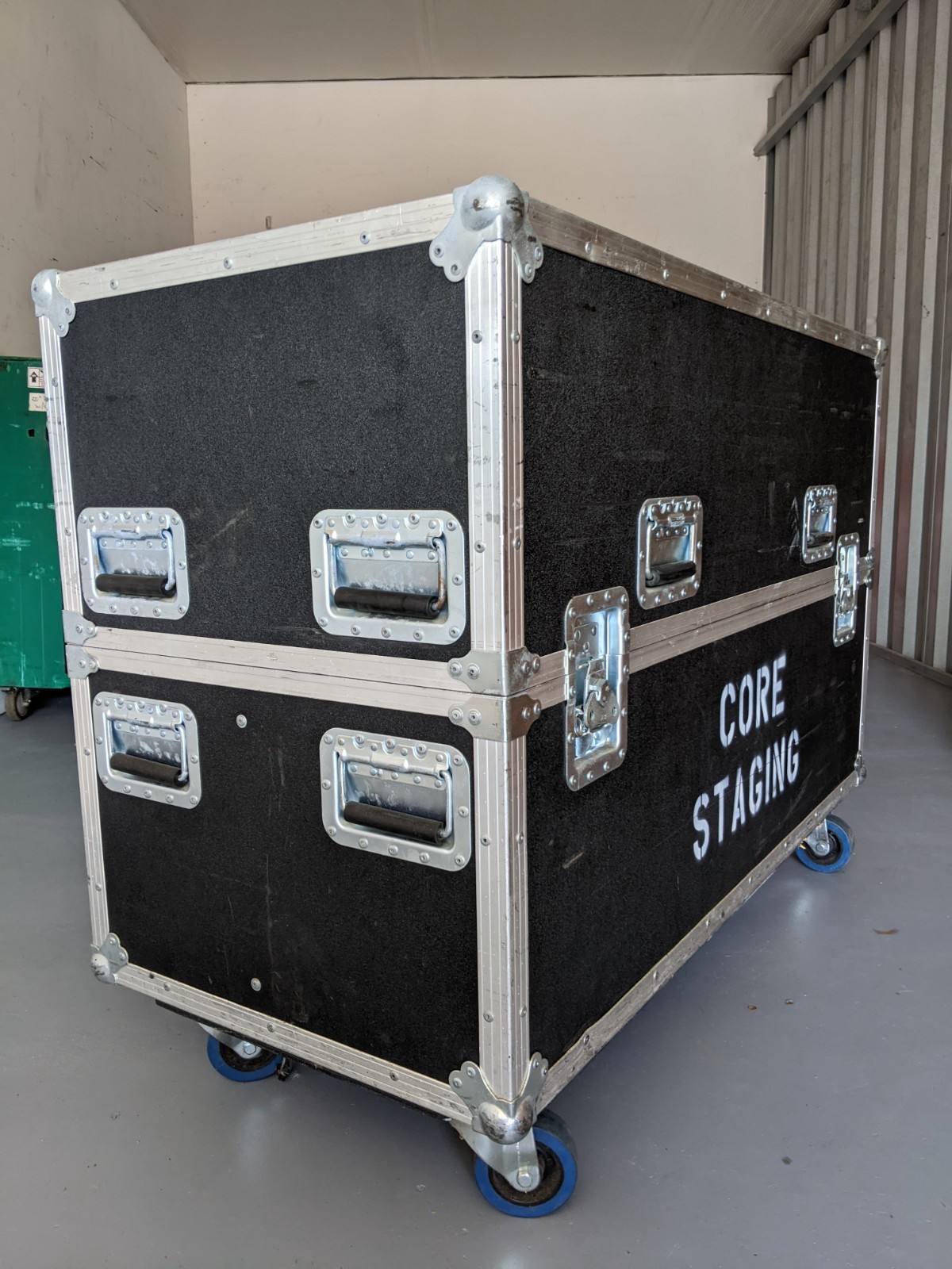Professional Clamshell Rolling A/V ROAD CASE ONLY for 42"+ Display Monitors