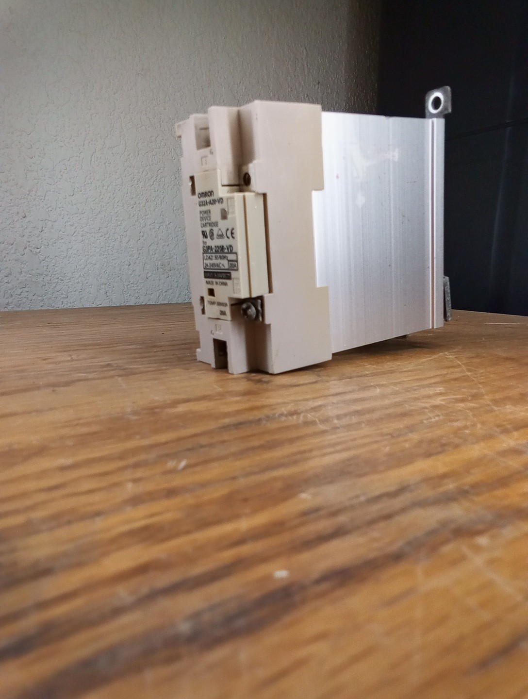 OMRON G32A-A20-VD Solid State Relay