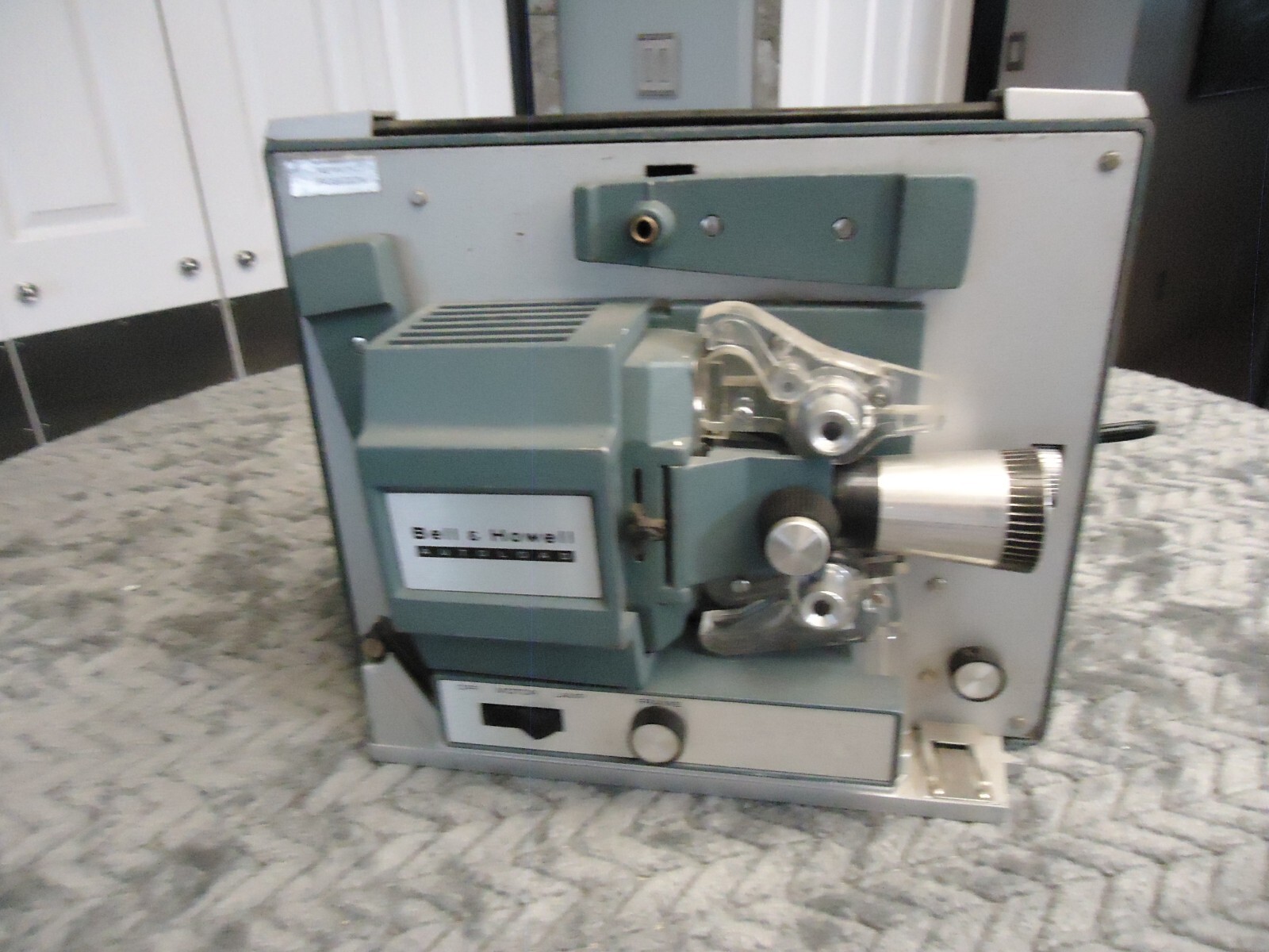 VINTAGE BELL & HOWELL MOVIE PROJECTOR 357A ( works ) *