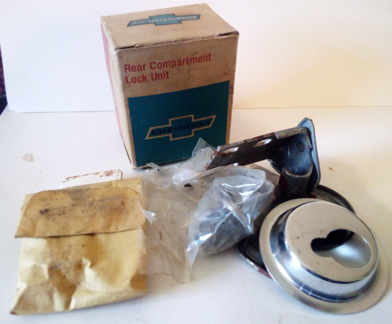 VTG 1964 OEM CHEVROLET REAR COMPARTMENT LOCK SET STATION WAGON W/BOX ah