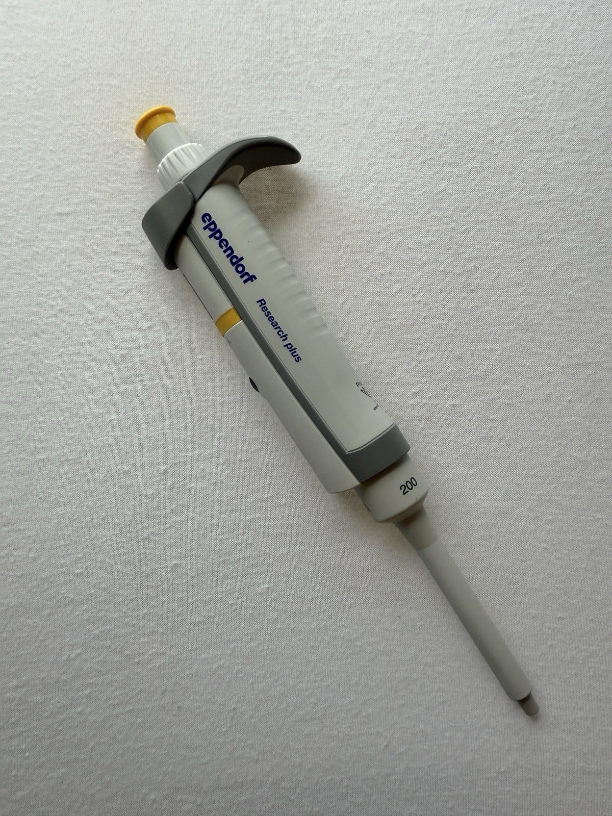 Eppendorf Research Plus ~ 200 ~ 20-200ul ~ Single Channel ~ Calibrated