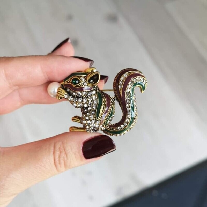 Creative Squirrel Pearl Brooch Corsage Animal Coat Sweater Lapel Jewelry Gift
