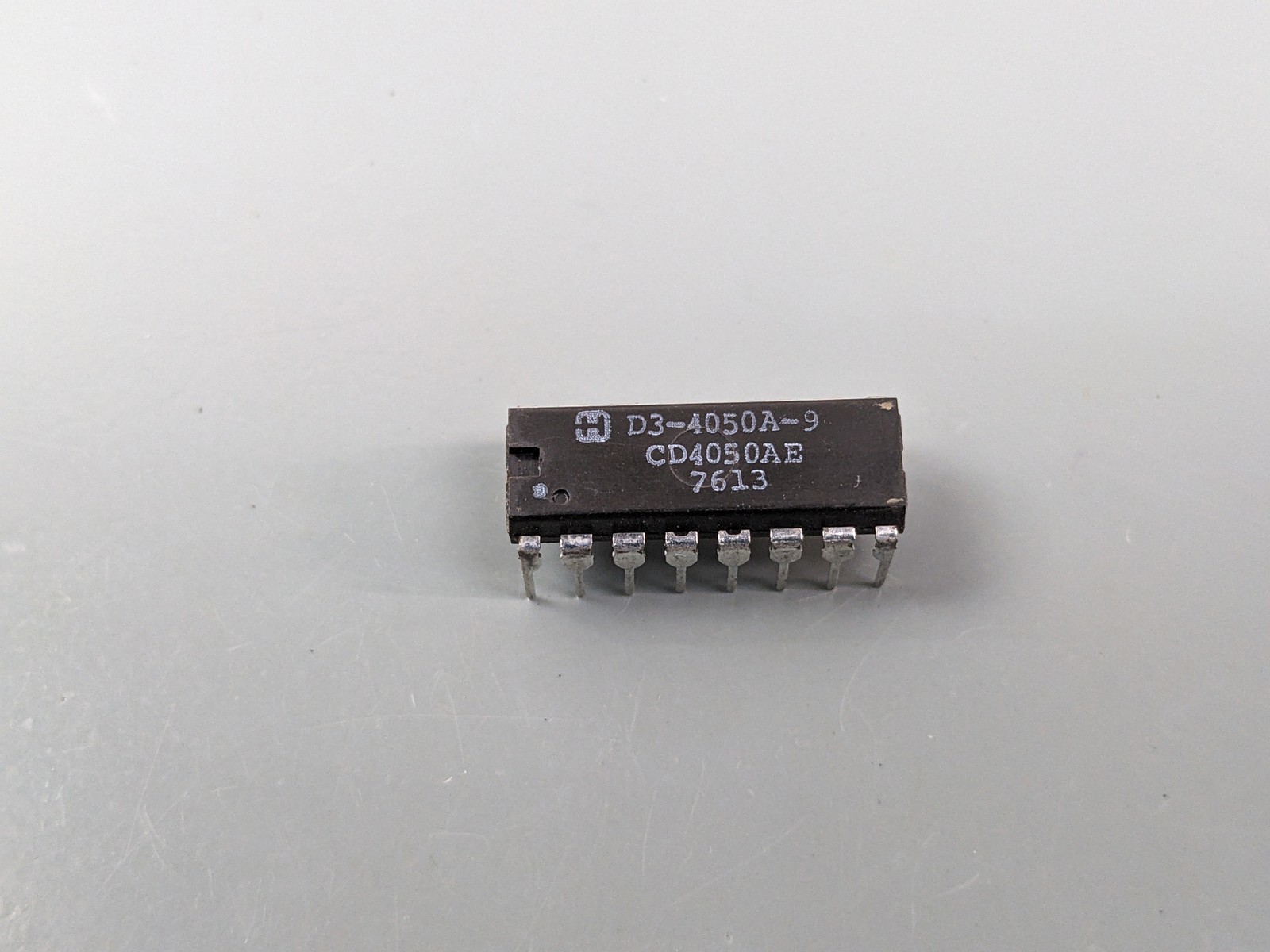 (2) HD3-4050A-9 ICs Hex Buffer Gate, Harris, NOS
