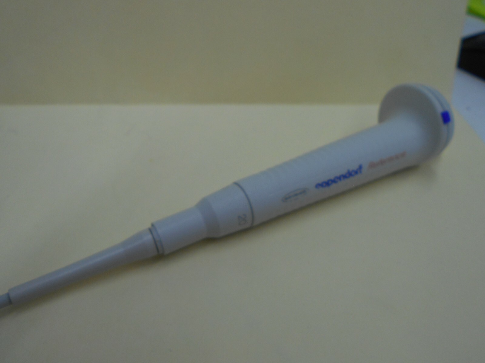 EPPENDORF REFERENCE 20 2-20µL SINGLE CHANNEL PIPETTE WITH YELLOW CAP
