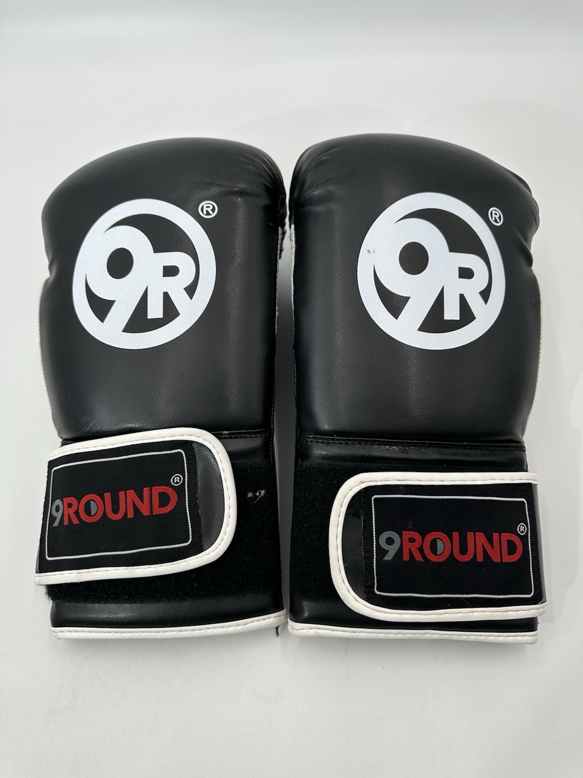 Boxing Gloves Kickbox Fitness Workout Equipment 9R 9 Round Black, Used