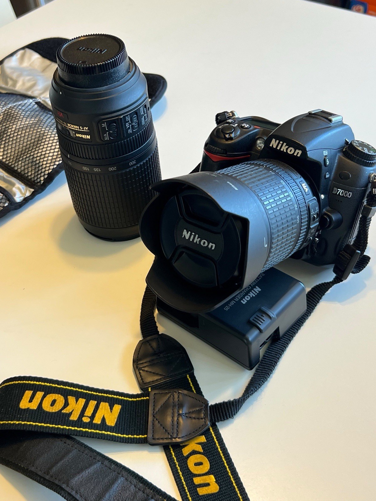 Nikon D7000 DSLR Camera Bundle w/ AF-S 70-300mm f/4.5-5.6G ED VR Lens
