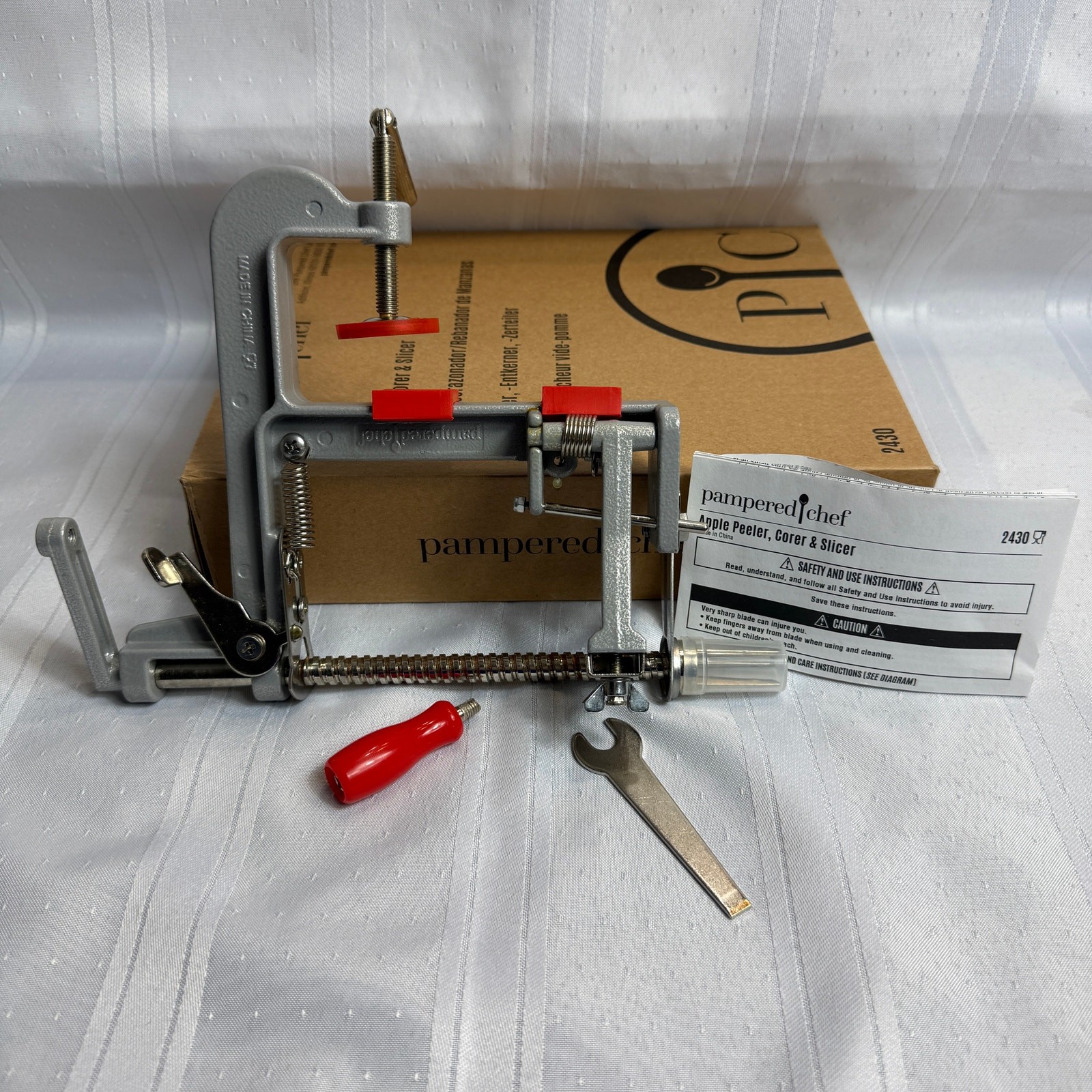 Pampered Chef Apple Peeler Corer Slicer With Box
