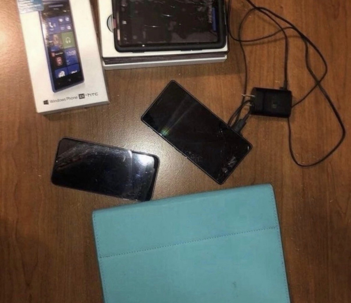 Apple Iphone, Ipad, Htc & extras (bundle)