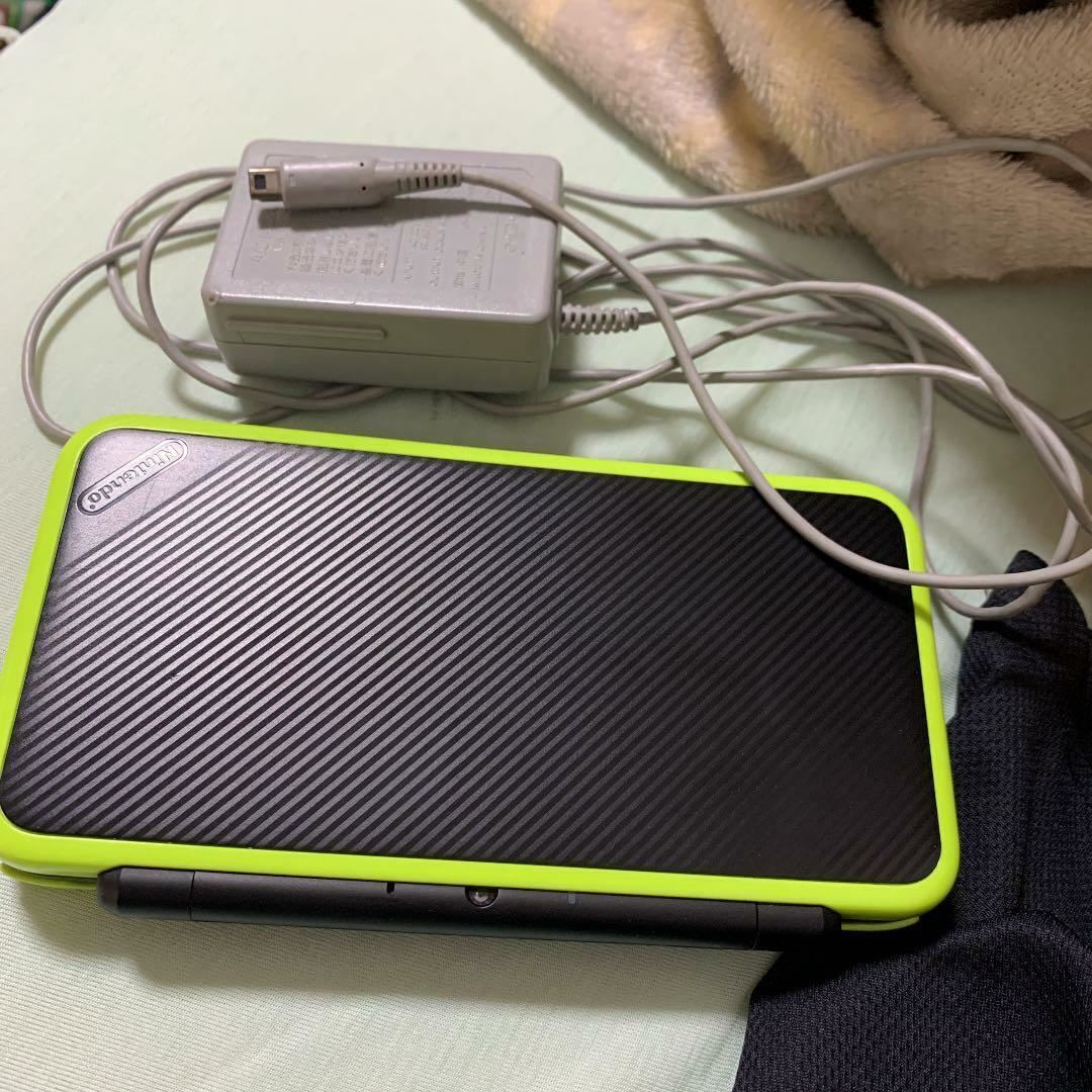Nintendo New 2DS LL Black Lime Console with charger USED