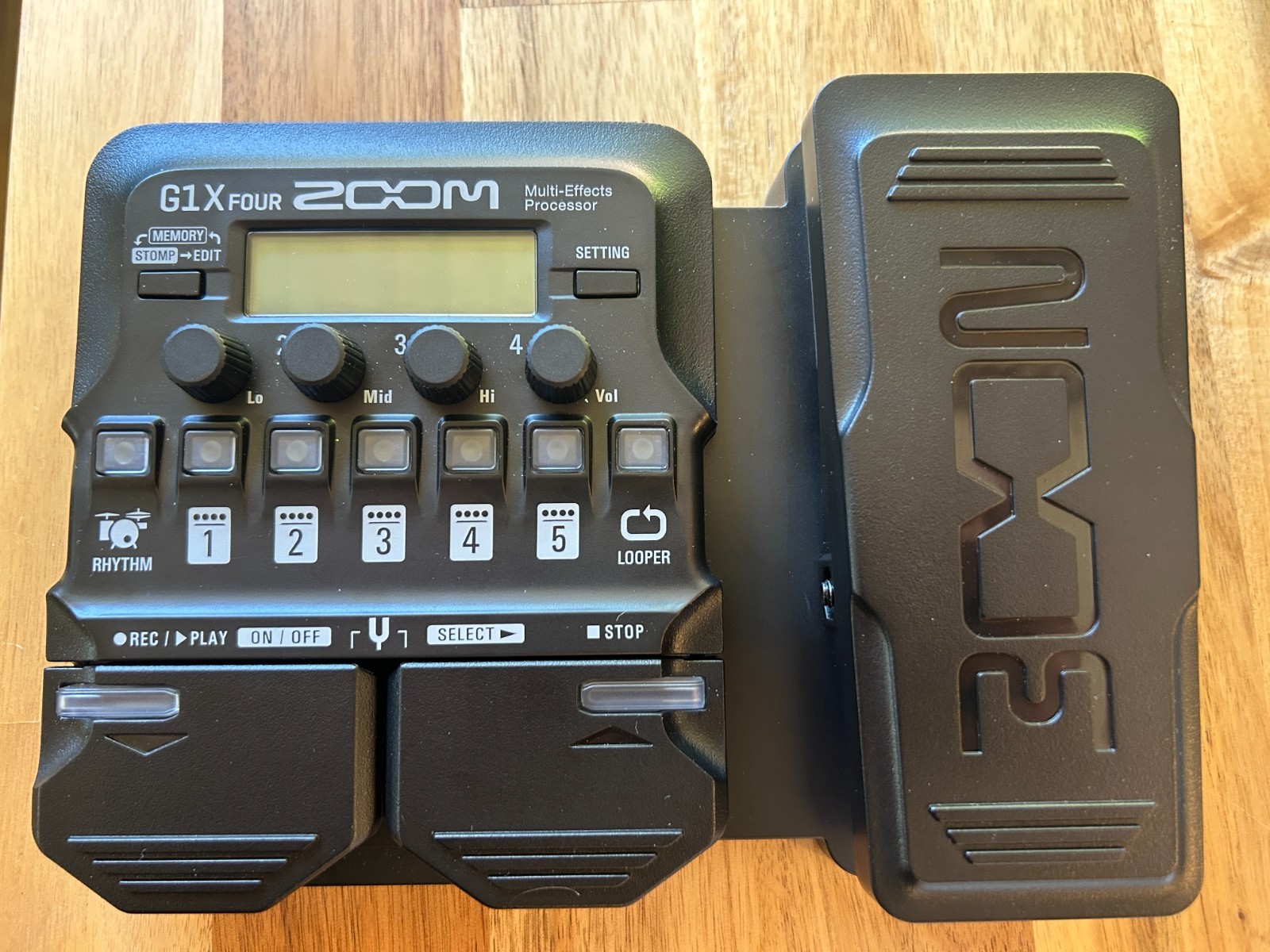 Zoom G1X Four Guitar Effects Processor with Built-in Expression Pedal