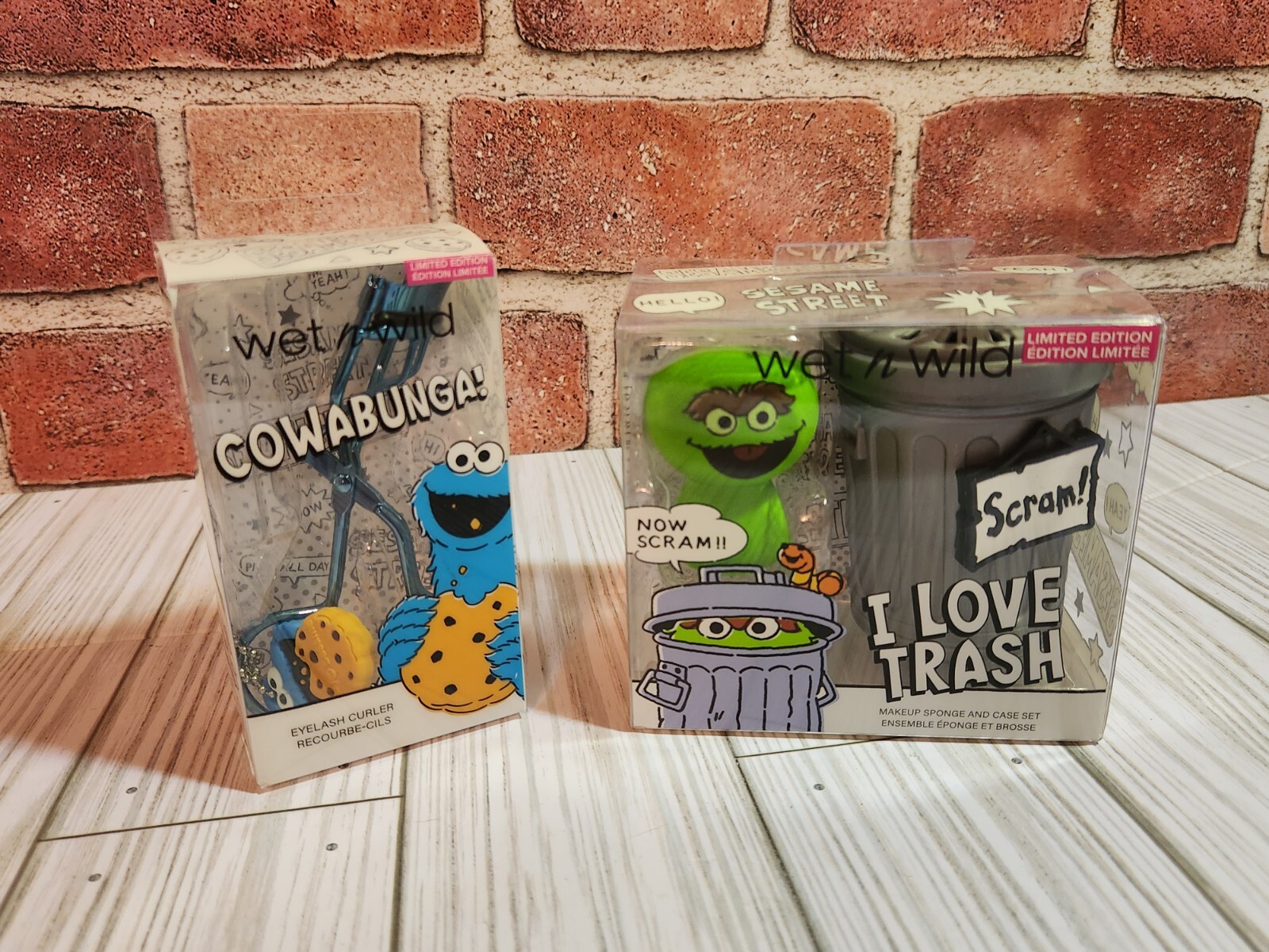 NIB Sesame Street x Wet N Wild Cookie Monster Eyelash Curler & Oscar Sponge