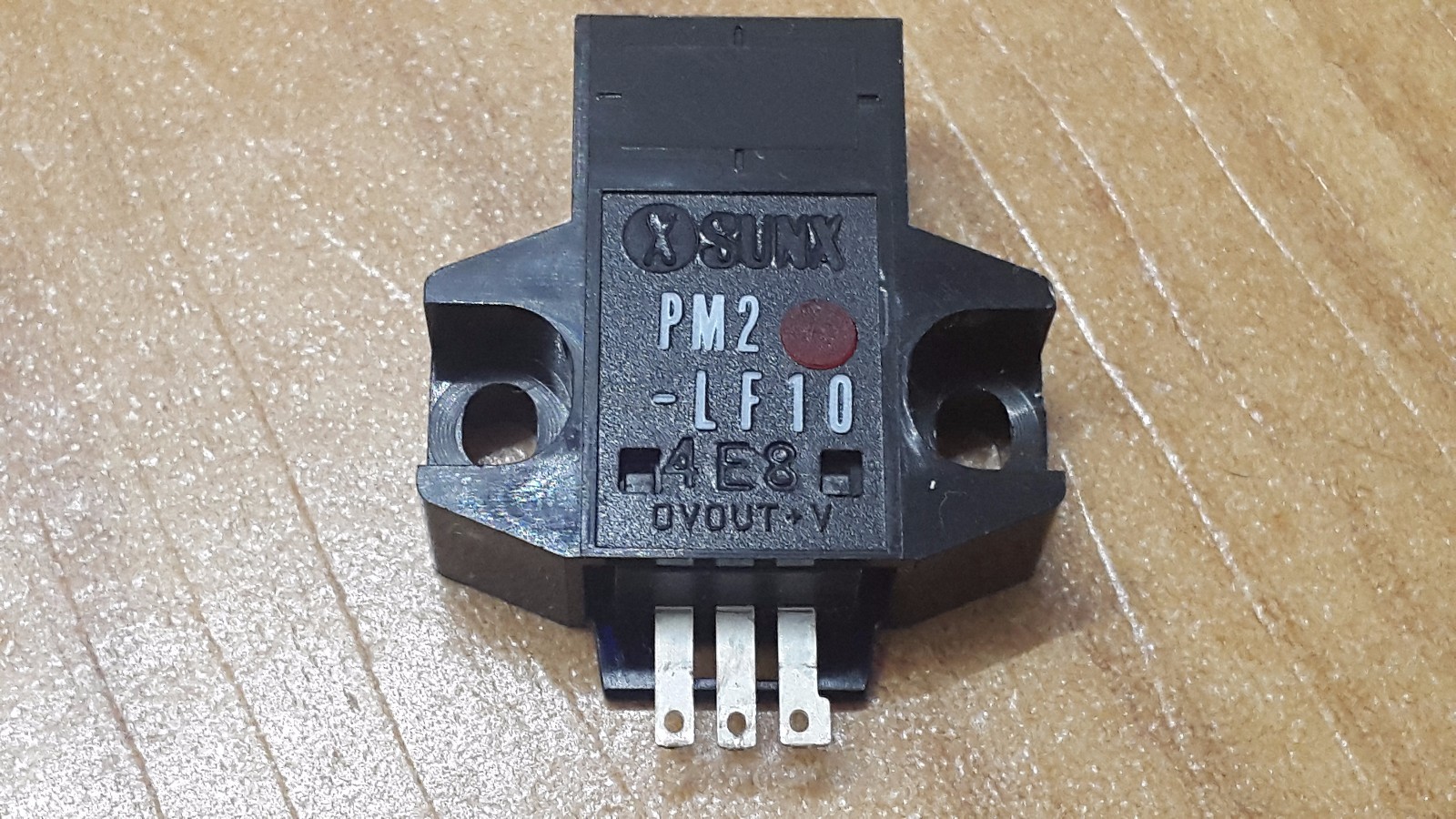 SMC PM2-LF10 Photoelectric Proximity Sensor 5mm Range Reflective Converge, USED