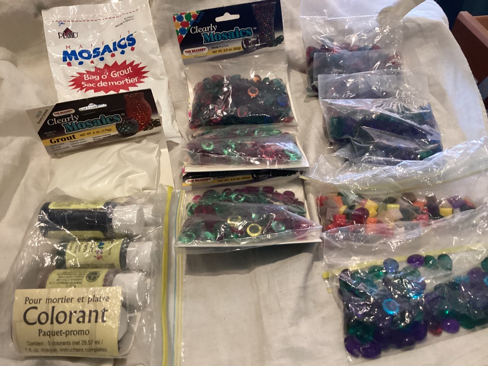 1 1/2 lbs. Mosaic Pcs,2 pkg. Grout,5 bottles of Colorant