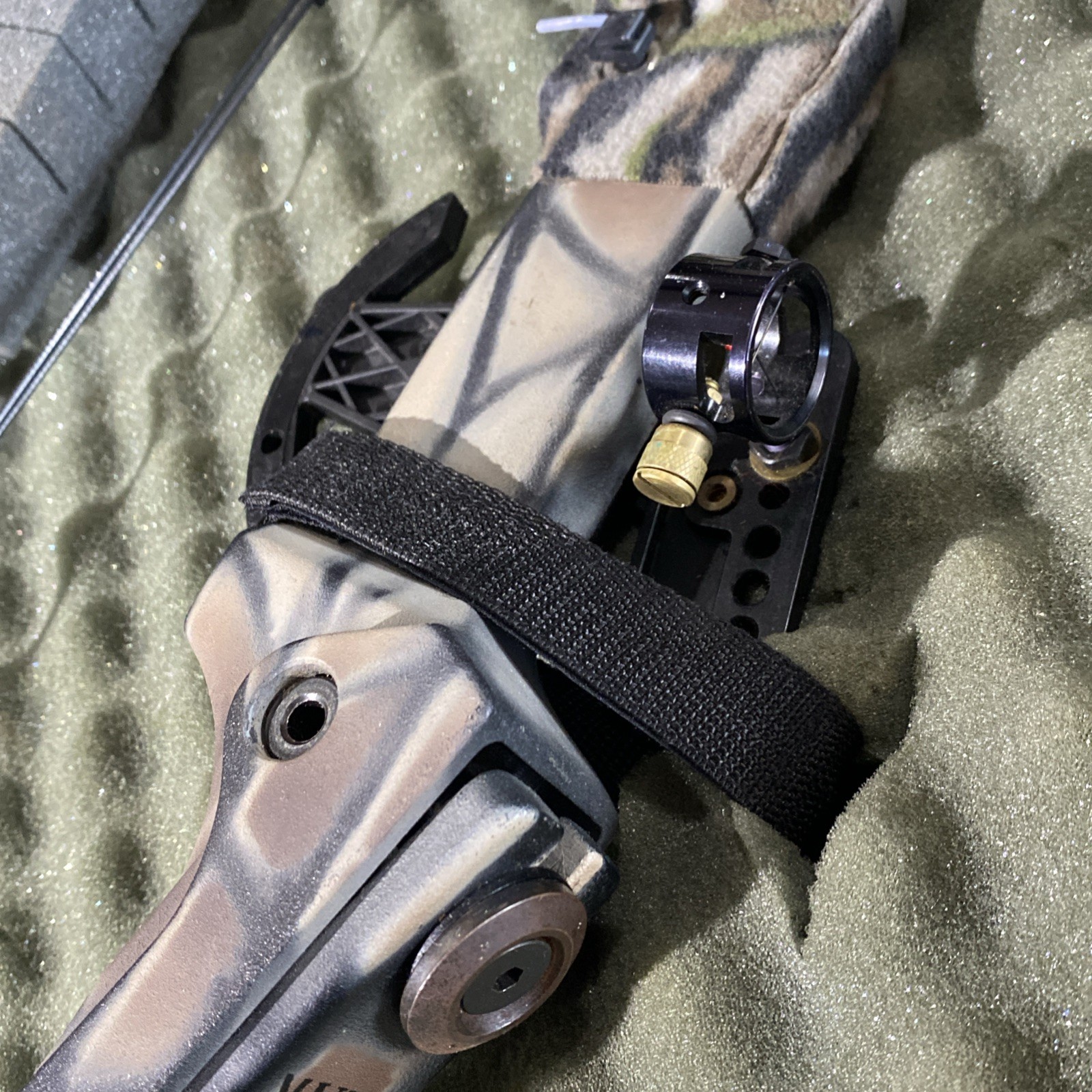 3pc Browning Mirage 3D Bear First Strike w/ Case Compound Bow Archery *NO STRING