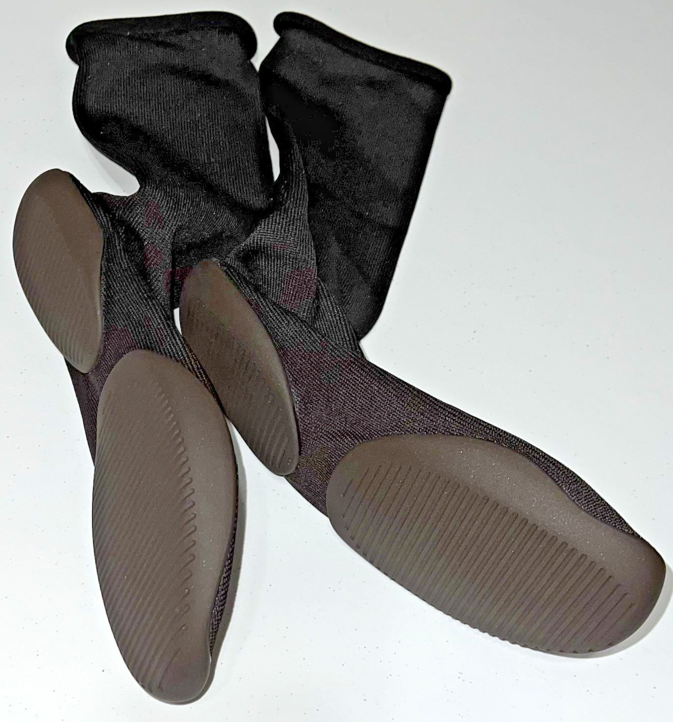 YZY PODS Yeezy Pods Size 2 US 9-10.5 Black YZYPODBLK Brand New