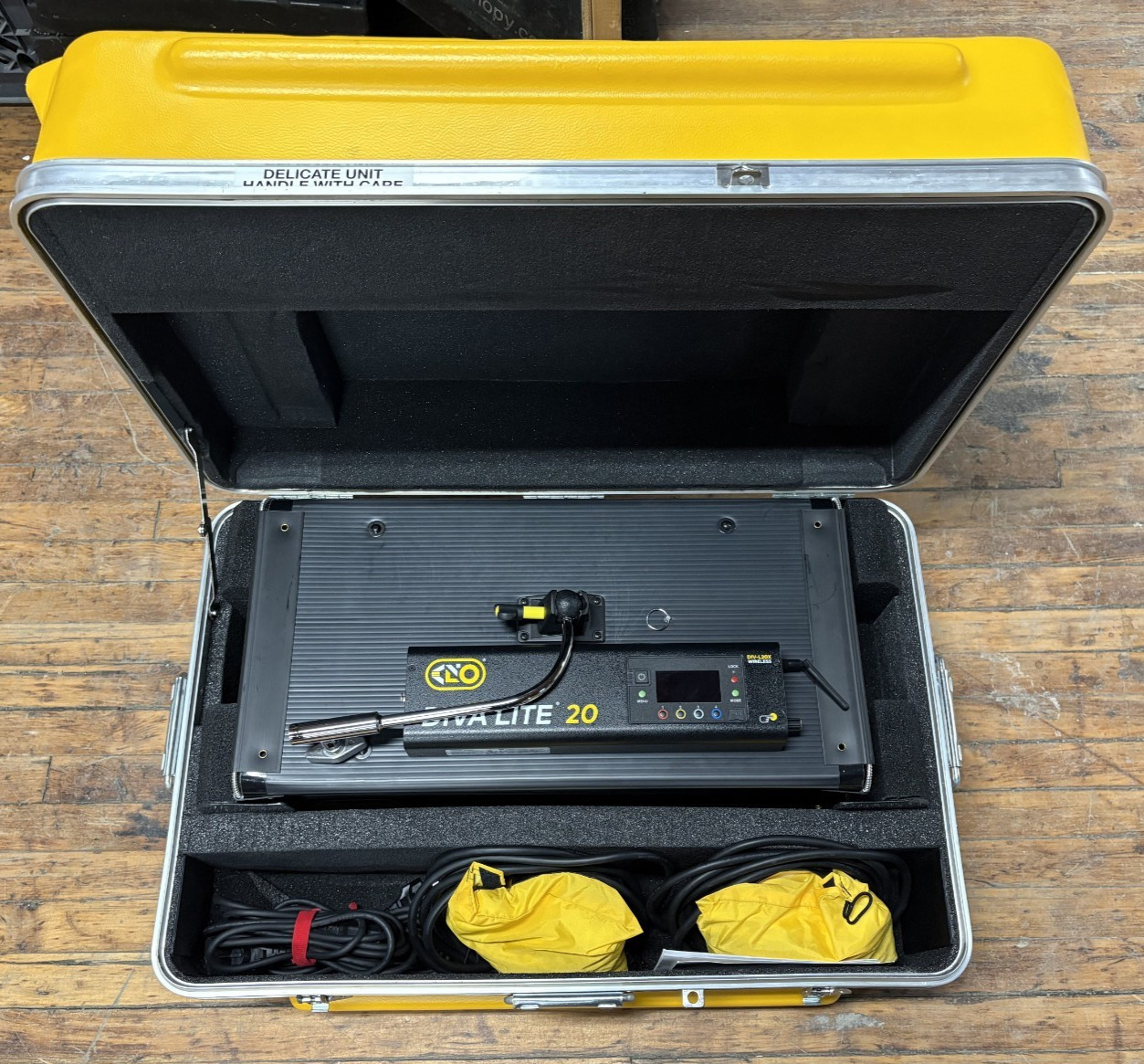 (2) Light Kino Flo Diva-Lite LED 20 DMX With Hard Case - Excellent Condition