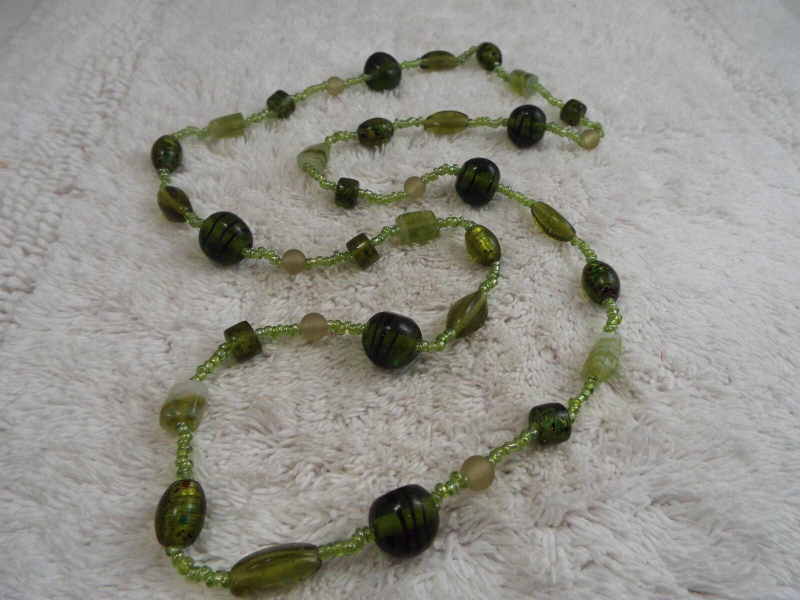Green Glass Bead Necklace (C32)