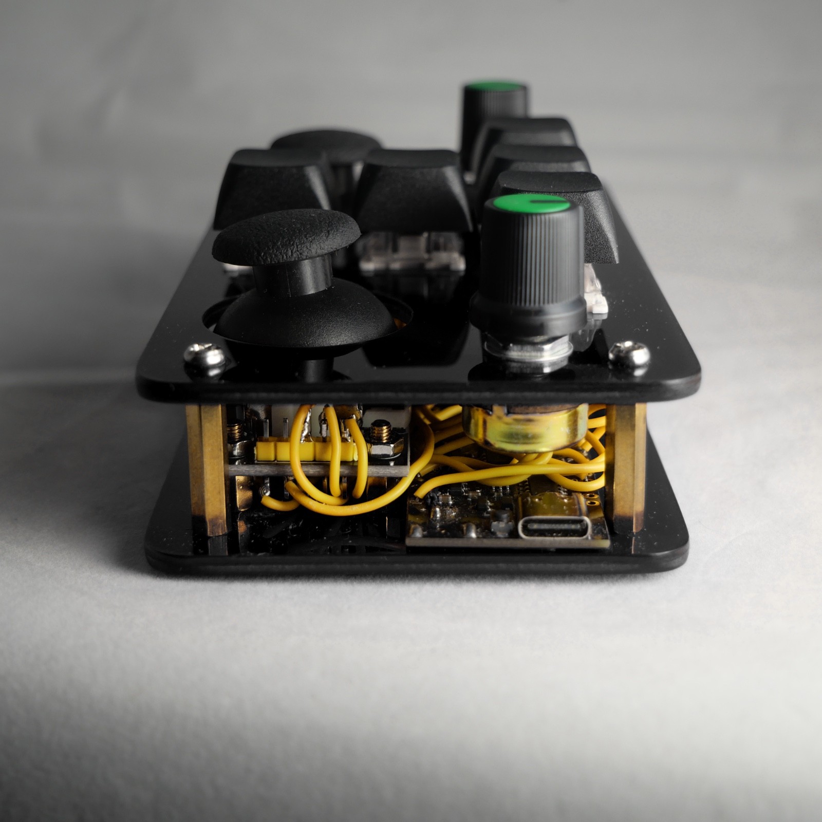 madMidi Acrylic Wireless Midi Controller
