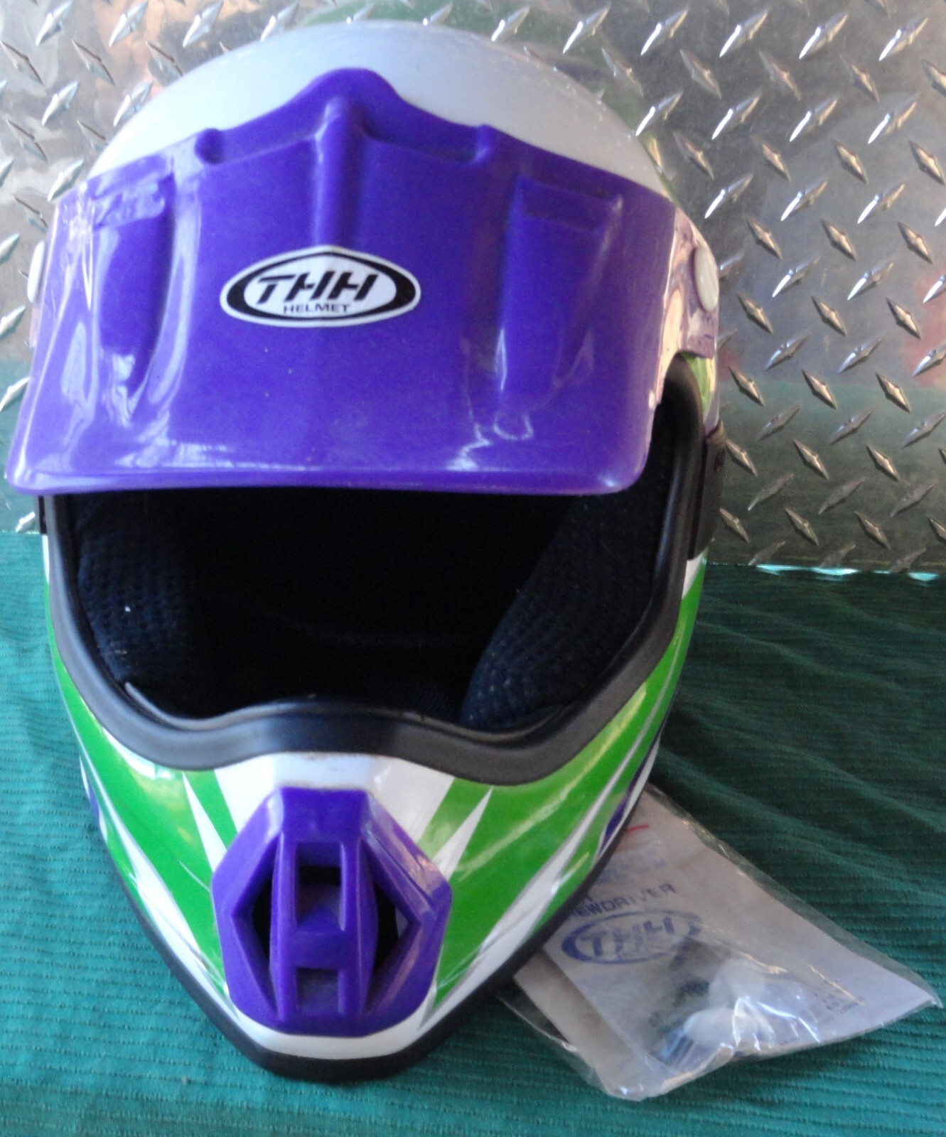 TTH-660 NOS Helmet w/Tags Medium Manufactured 11/2000 DOT Approved Fast Shipping
