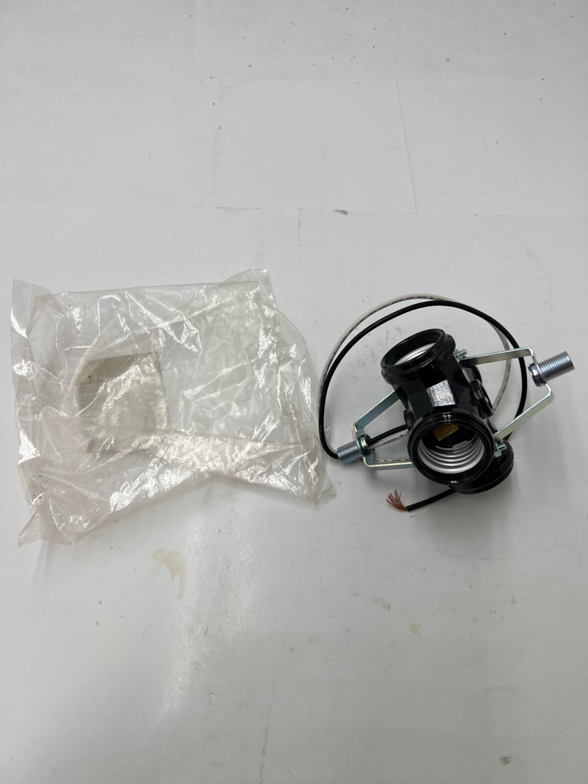 (QTY 4) SATCO 4 Light Cluster Phenolic Socket 1/8 IP Threaded Top Bracket 90-464