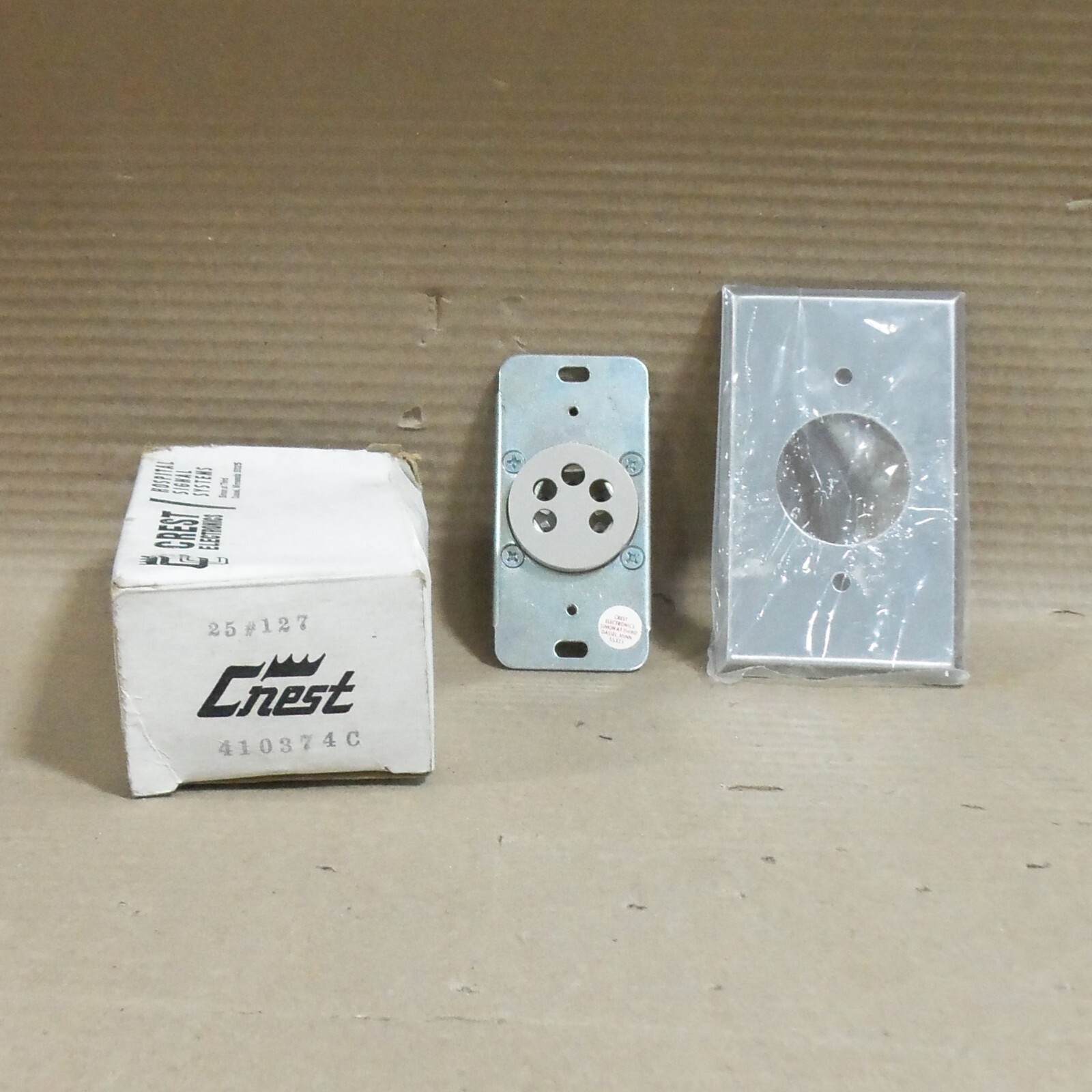 NEW CREST 410374C RECEPTACLE STATION FOR FARADAY 5 CONTACT NURSE CALL ALARM AK