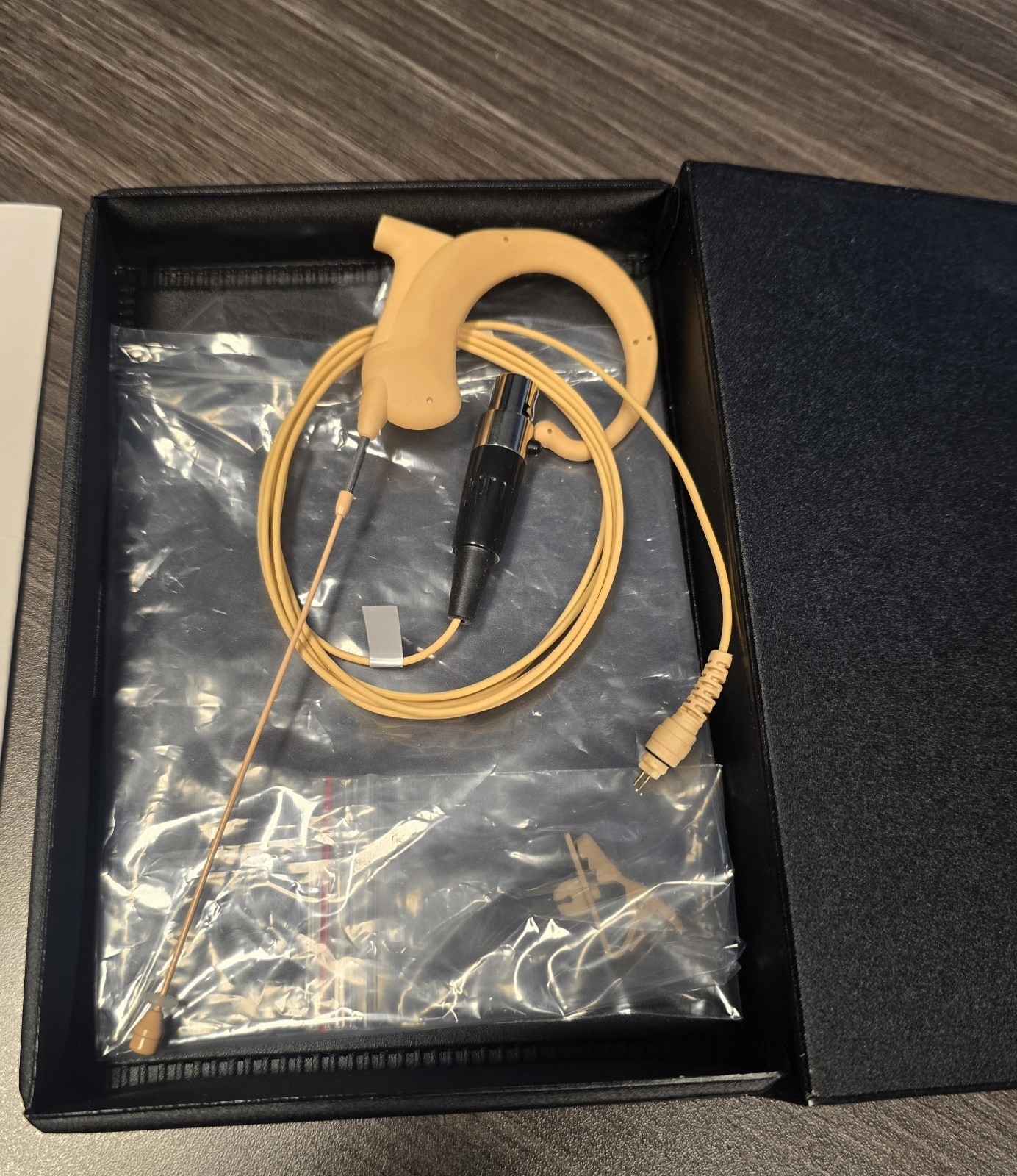 ACACIA AUDIO EARHOOK MICROPHONE:  LIZ SUPER PRO T4 TAN