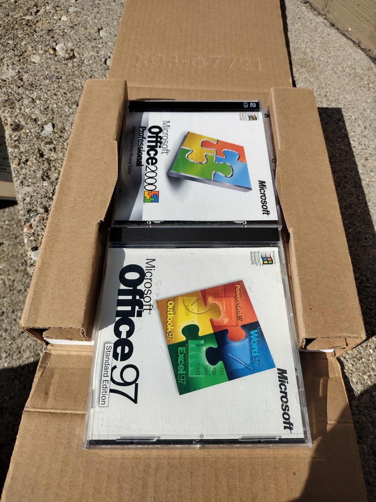 Microsoft Office 2000 Professional Full Retail Box VG Cnd Fast Ship