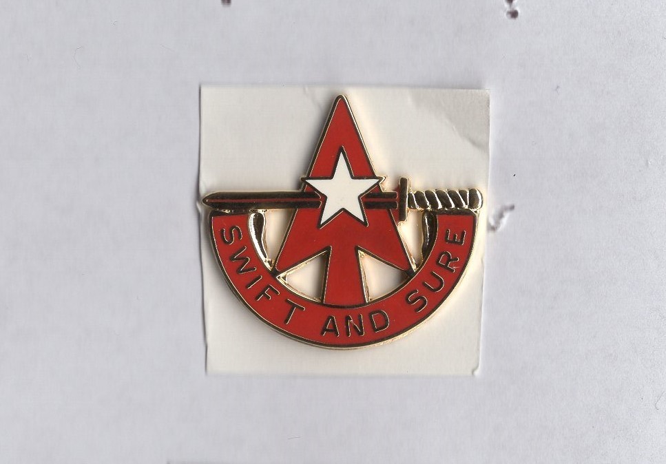 US Army 32nd Air Defense Artillery Command ADA crest DUI pin badge P-23