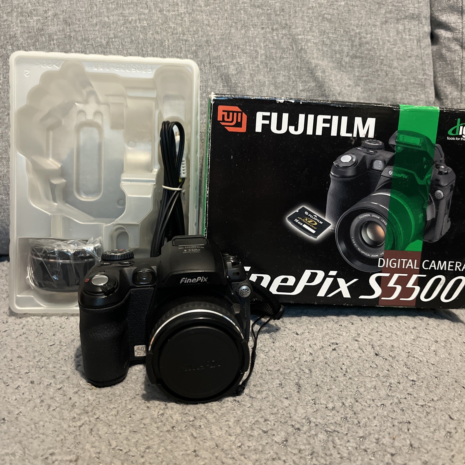 Fujifilm FinePix S5500 Digital Bridge Camera Black 4MP 10x Zoom + Box Tested