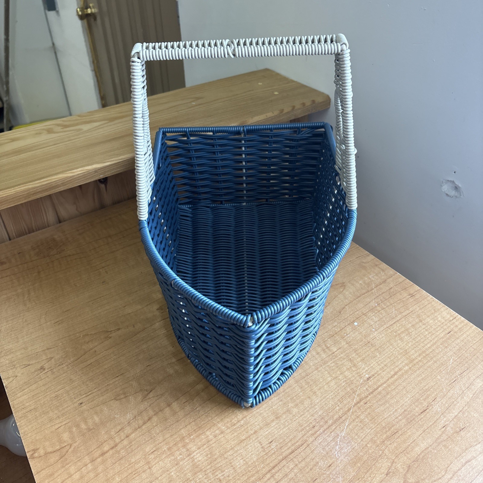 Vintage Wicker Basket Boat Shaped Blue With Gray Handle Nautical Decor 🔥🔥🔥