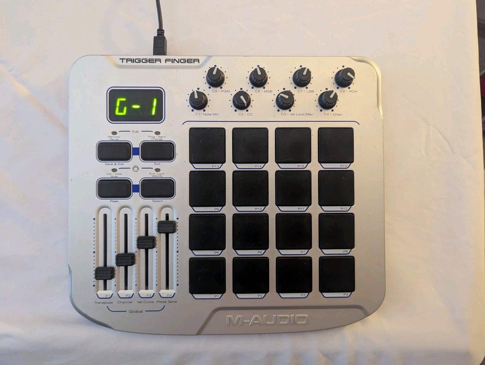 M-audio Triggered Finger (USB Knobs And Levels Work, 15/16 Pads Functional)
