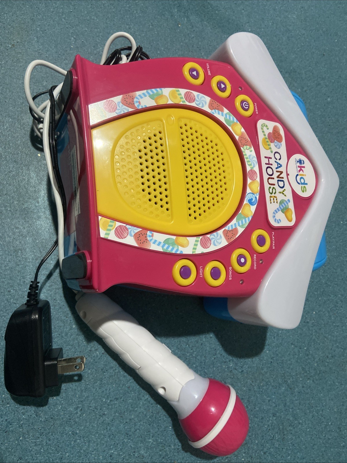Singing Machine Portable Kids Candy House,Bluetooth Sing-Along Speaker.used