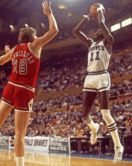 Buffalo Braves BOB MCADOO 8x10 Photo Memorial Auditorium Print Glossy Poster
