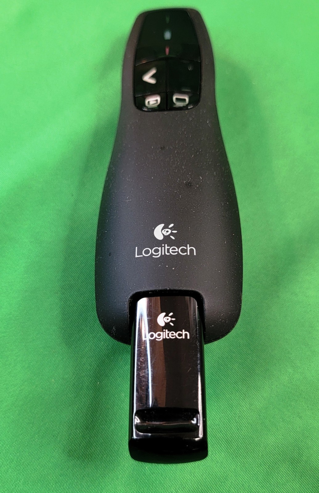 Logitech R400 LCD Presentation Laser Pointer Remote W/ Dongle / Case TESTED