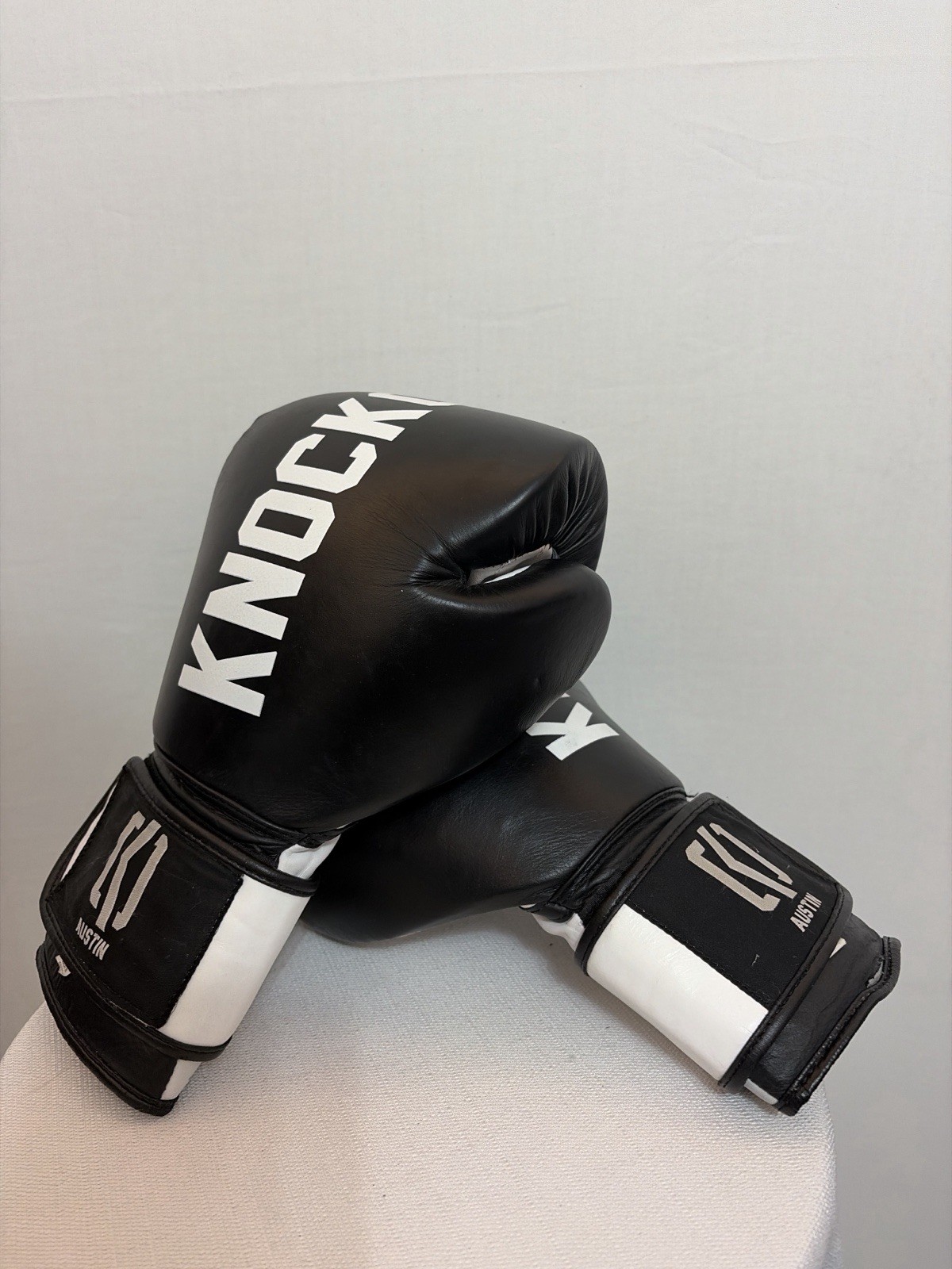 Knockout Austin Boxing Gloves 14 oz Leather Black White Hook Loop(F108)”””