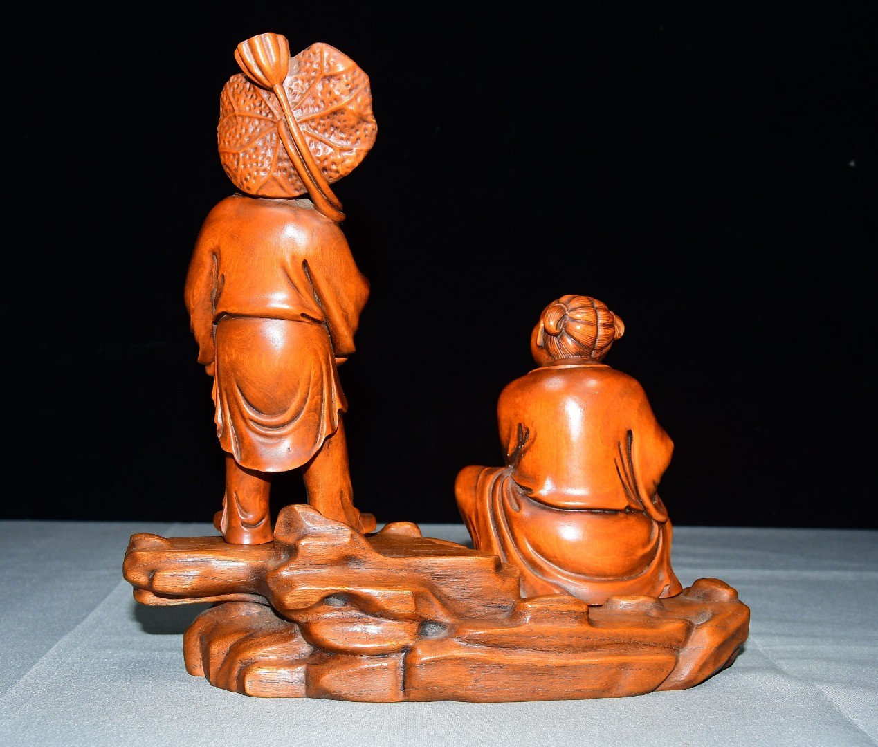 Exquisite Small Leaf Boxwood He He Er Xian Ornament