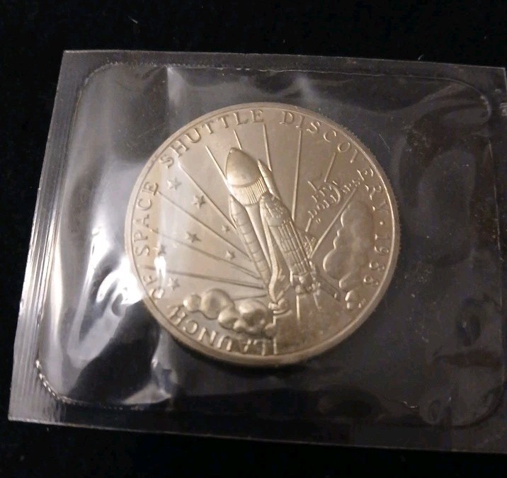 NIP 1988 Launch Of The Space Shuttle Discovery Marshall Islands $5 Coin