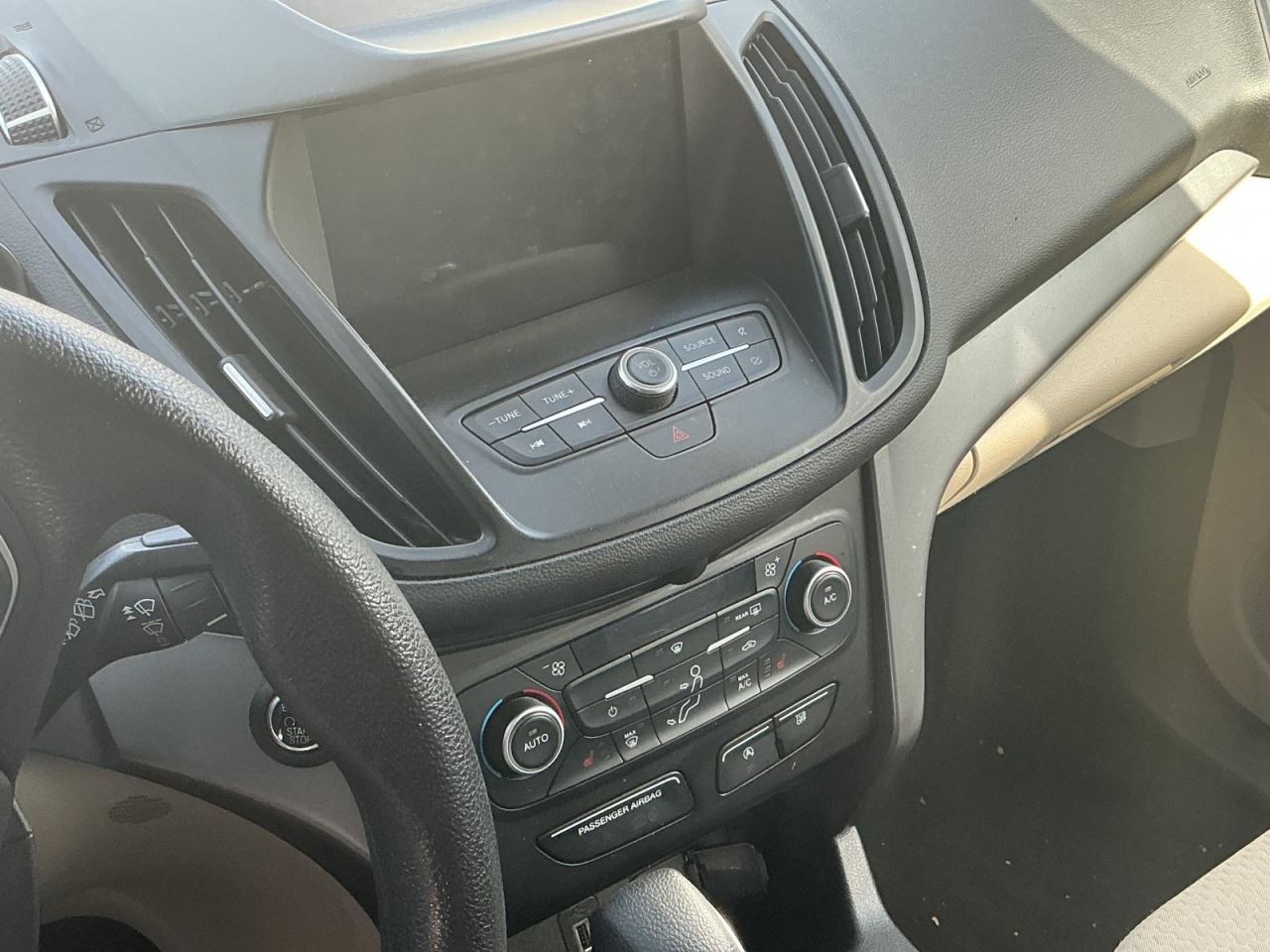 ESCAPE 2019 Glove Box 4924929