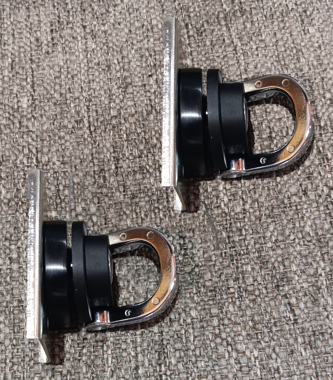 Pair of new Land Rover cargo tie downs SVX will fit any flat surface DA1170
