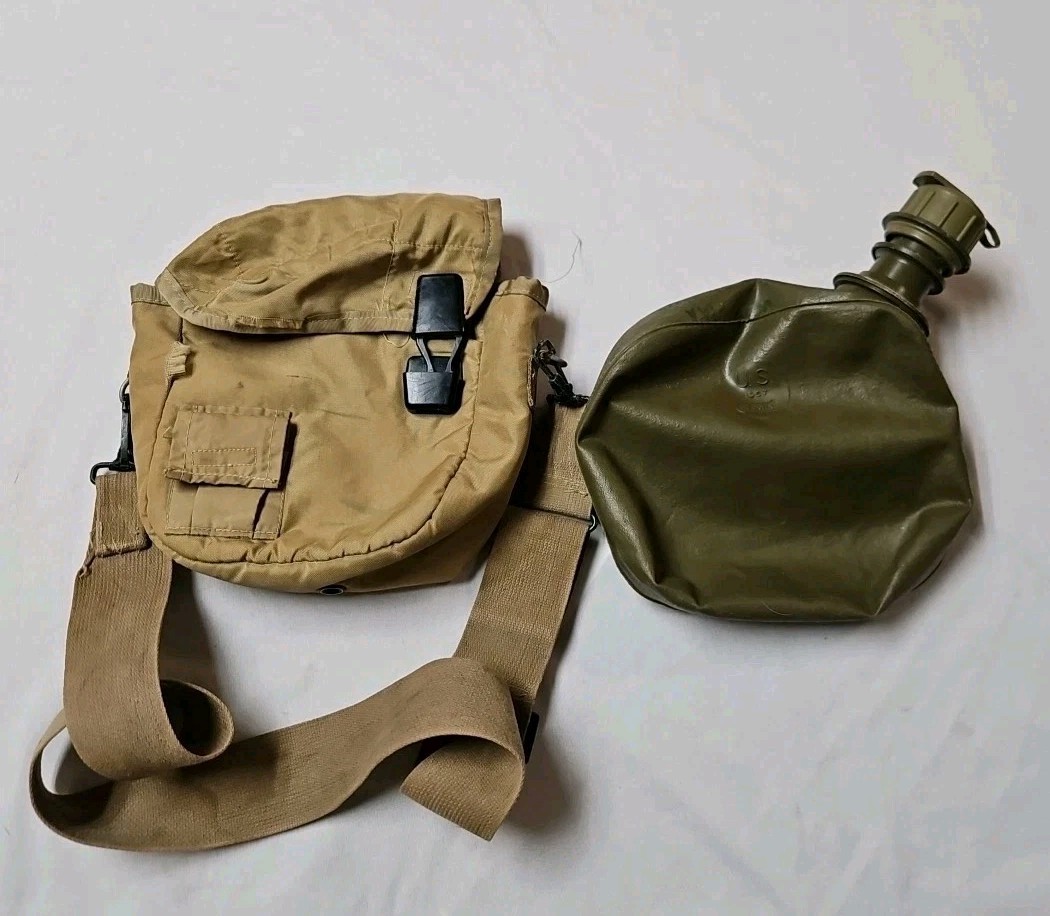 Vintage Vietnam era 1967 Hedwin 2 quart Collapsible Canteen w/ Lined Nylon Pouch