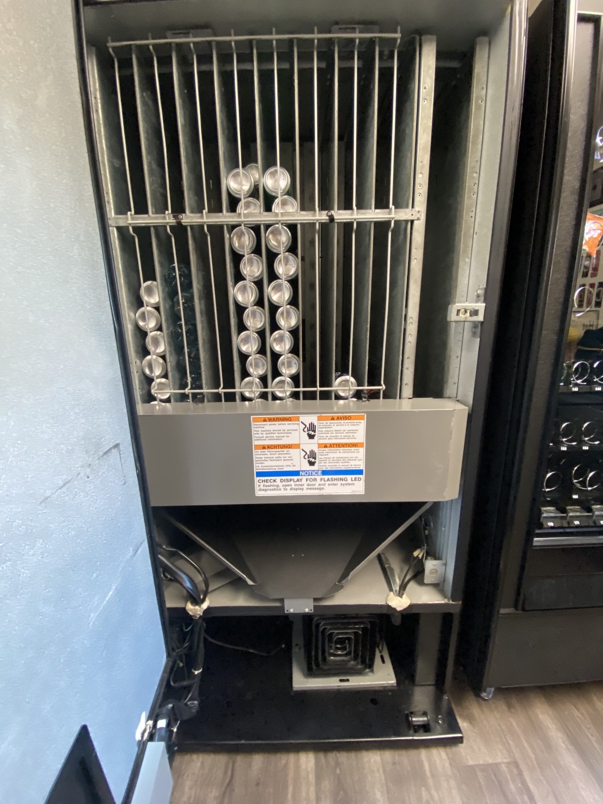 Dixie Narco 501E Drink Machine