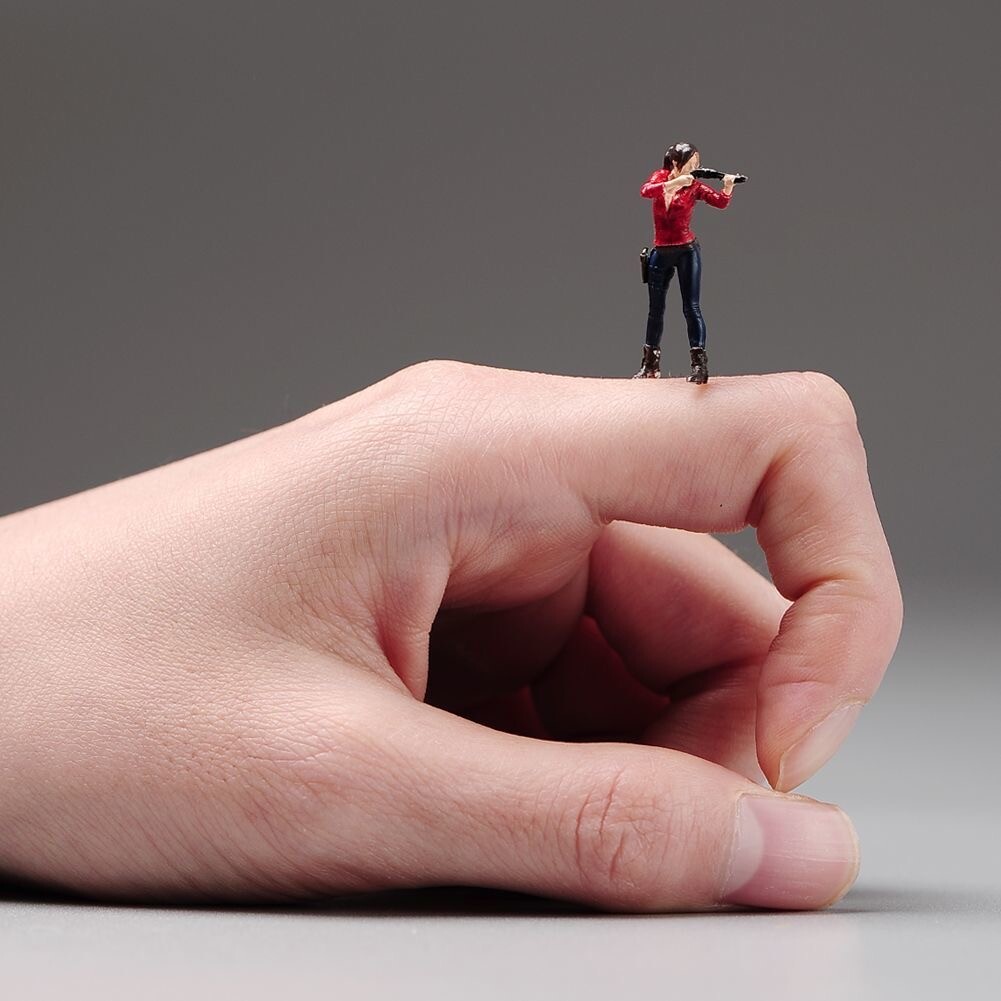 1:64 Painted Unpainted Figure Model Miniature Resin Diorama Sand Girl Shooting