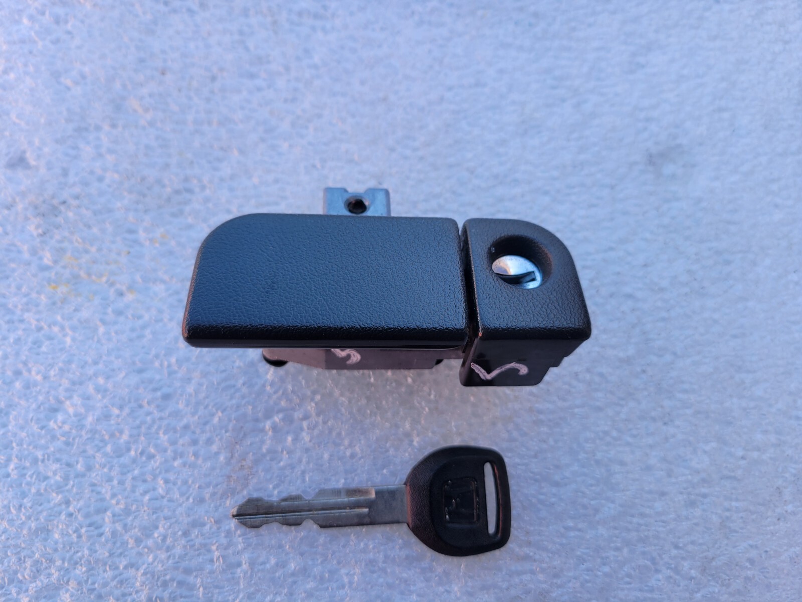 2002-2006 Honda CR-V CRV ELEMENT RSX Glove Box Latch Lock Handle BLACK With Key