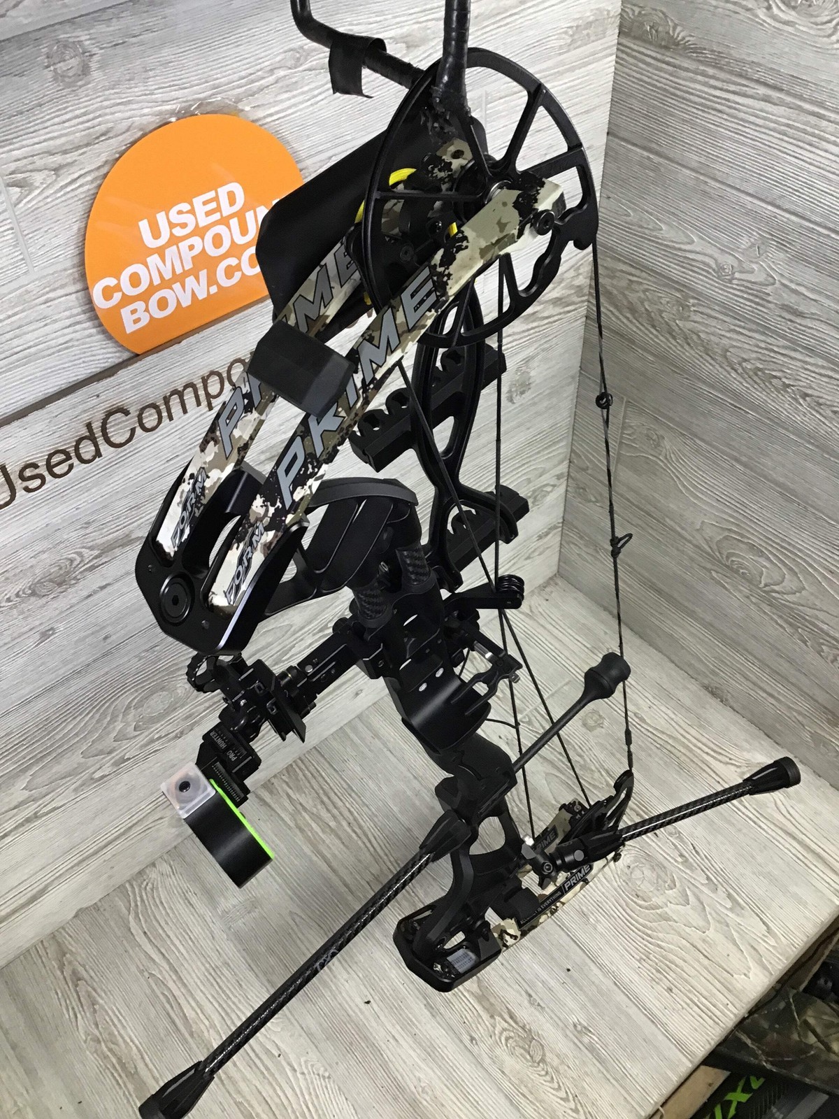 Used Prime Form 30 50-60#/28" Black riser/Camo limb LOADED PACKAGE