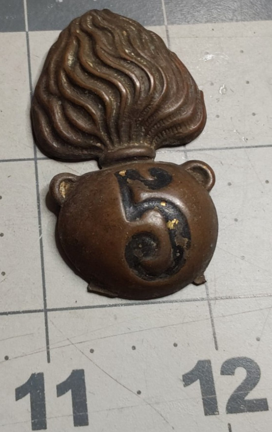 WWII Italian Brass Hat Badge 5th