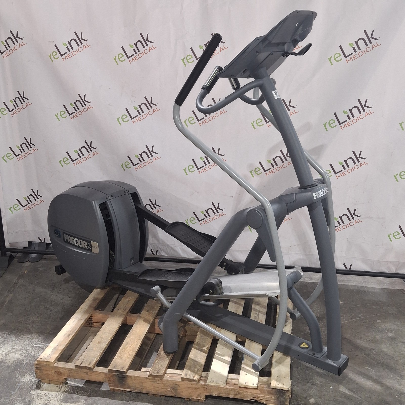 Precor USA EFX556i Elliptical Machine