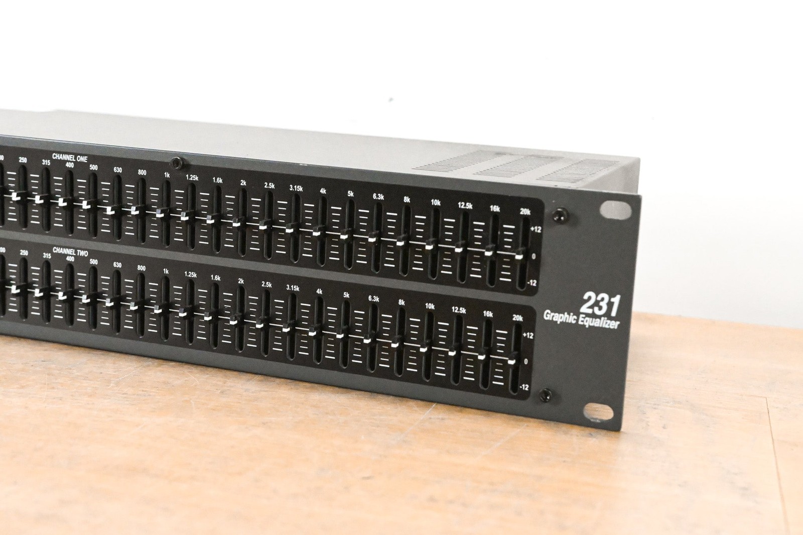 dbx 231 Dual-Channel 31-Band Graphic Equalizer CG012E7