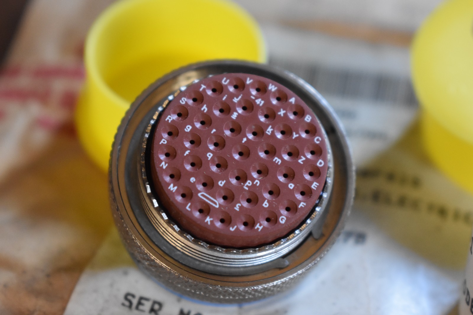 Amphenol Aerospace MS27484T20F41S Connector