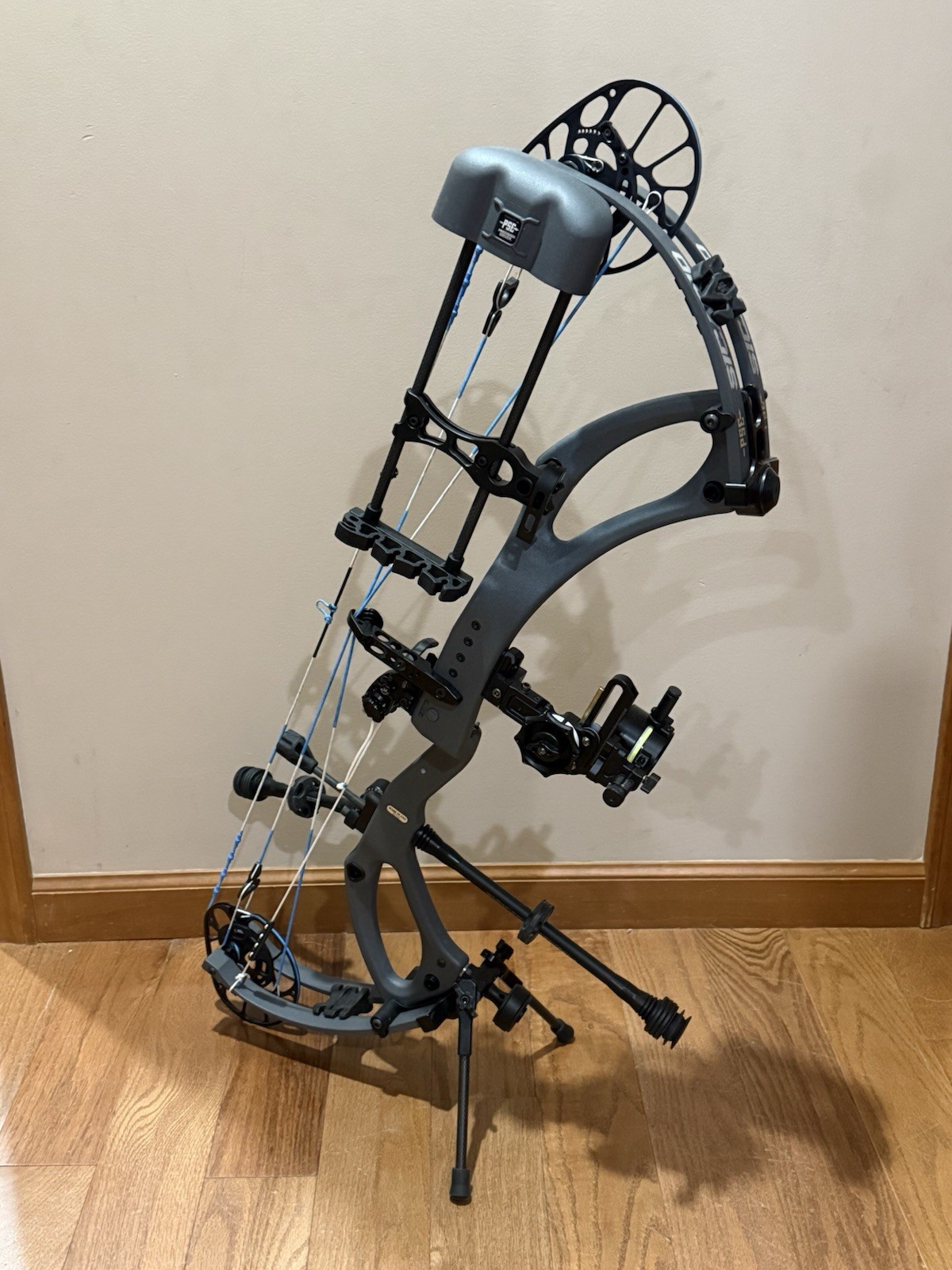 PSE Sicario Compound Bow Package Right Handed 70